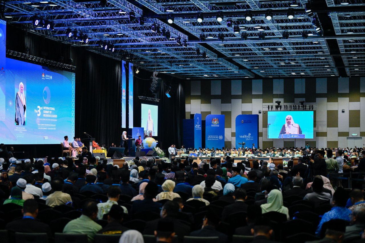 Secretary-General of the Muslim World League Delivers Opening Address at the Third International Summit of Religious Leaders in Kuala Lumpur