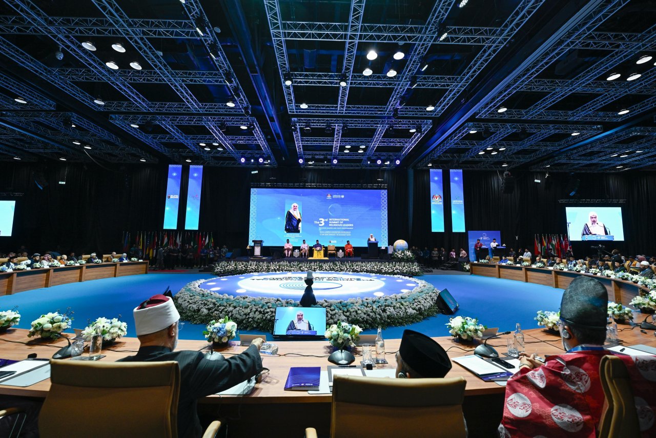 Secretary-General of the Muslim World League Delivers Opening Address at the Third International Summit of Religious Leaders in Kuala Lumpur