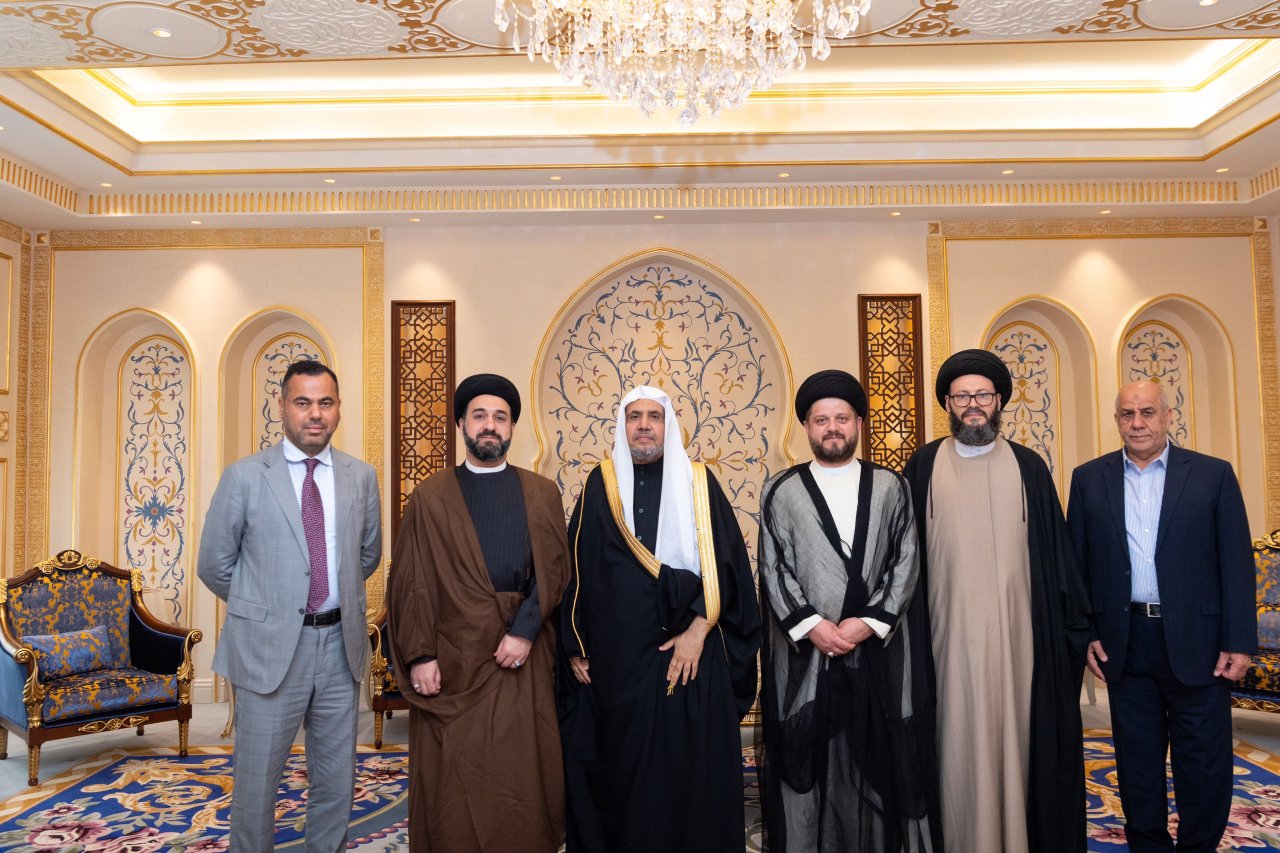 استقبلَ معالي الأمين العام، رئيس هيئة علماء المسلمين، فضيلة الشيخ د.⁧‫محمد العيسى‬⁩، في مقرِّ الرابطة بمكة المكرمة، عددًا من قيادات دار العلم للإمام الخوئي؛ فضيلة الدكتور السيد جواد الخوئي، وفضيلة الدكتور السيد زيد بحر العلوم، والدكتور كريم مؤمن