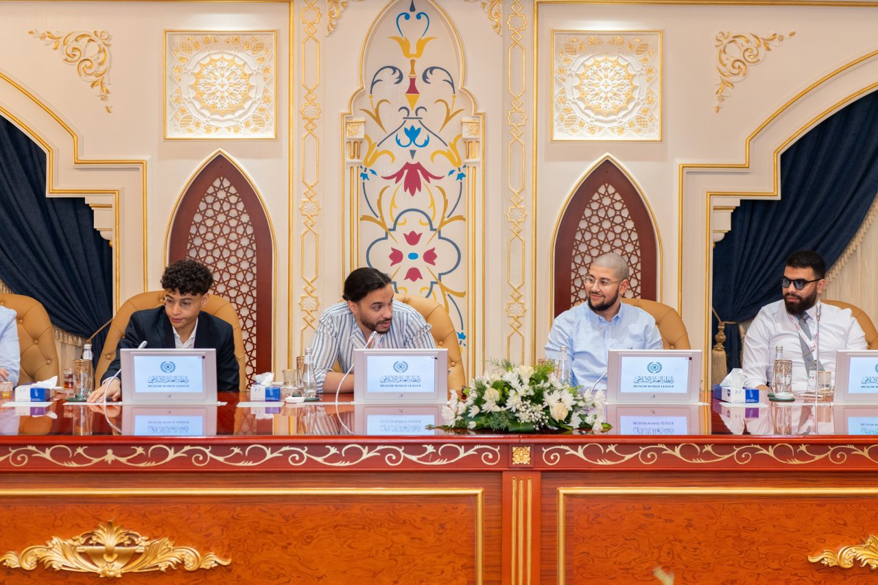 Yang Mulia Sekretaris Jenderal LMD, Ketua Asosiasi Ulama Muslim, Syekh Dr. Mohammed Al-issa, memberikan ceramah kepada delegasi mahasiswa dari minoritas Muslim di universitas-universitas Eropa