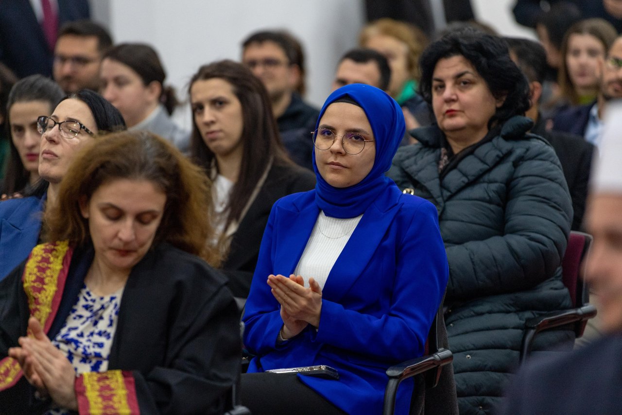 En dos conferencias dirigidas a académicos y estudiantes de Tirana, el Secretario General, el Sheij Mohammed Al-Issa, abordó el pensamiento islámico: