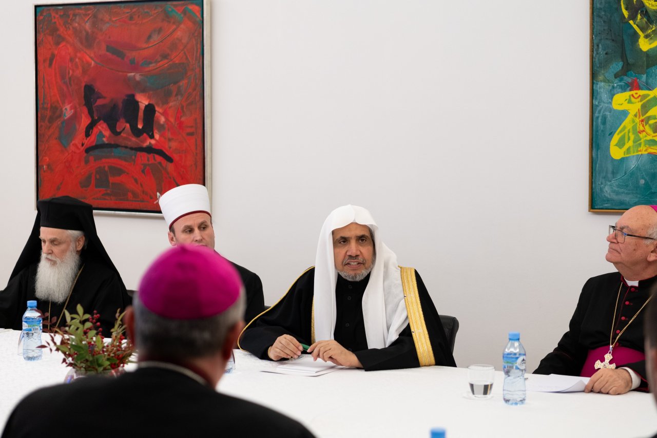 با وجود همزیستی ایده آل آنها؛  برای اولین بار در تاریخ آلبانی، همگی برای یک شام مشترک گرد هم آمدند: