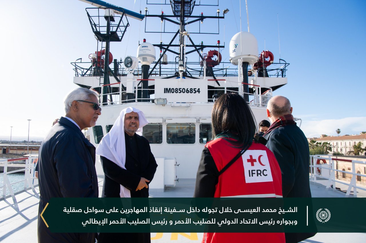‏على متن السفينة الإنسانية الأشهر عالميًّا &quot;Ocean Viking&quot;، وتأكيداً للشراكة الاستراتيجية: ‏معالي الأمين العام الشيخ د.⁧‫محمد العيسى‬⁩، يلتقي معالي رئيس الاتحاد الدولي للصليب الأحمر