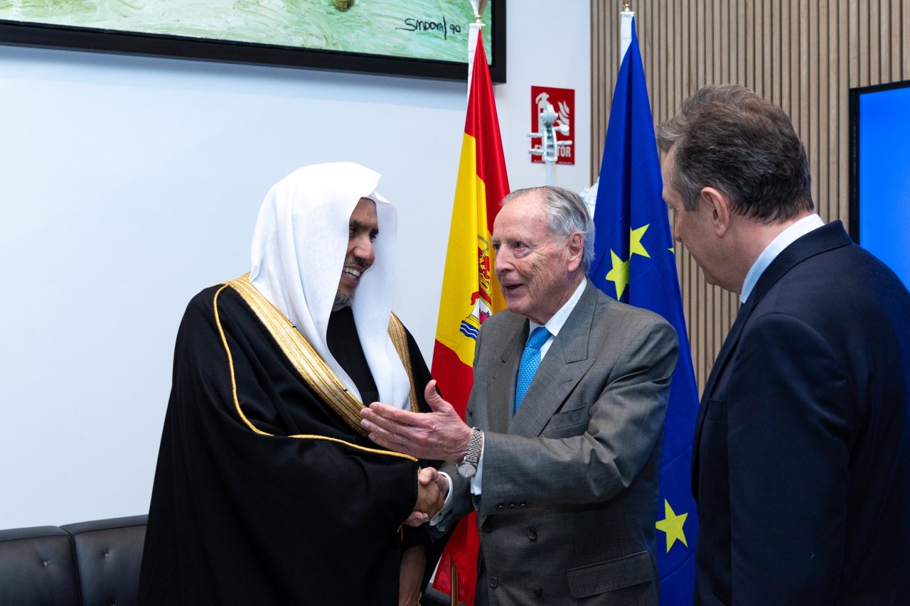 انجمن بین المللی حقوق دانان مادرید ، میزبان جناب دبیر کل، آقای دکتر شیخ محمد العیسی بود تا یک سخنرانی با عنوان «ادیان برای صلح» ارائه نماید