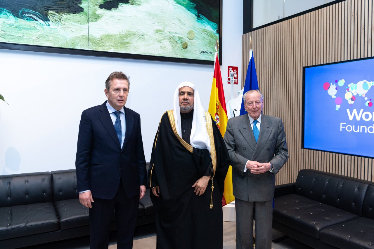 انجمن بین المللی حقوق دانان مادرید ، میزبان جناب دبیر کل، آقای دکتر شیخ محمد العیسی بود تا یک سخنرانی با عنوان «ادیان برای صلح» ارائه نماید