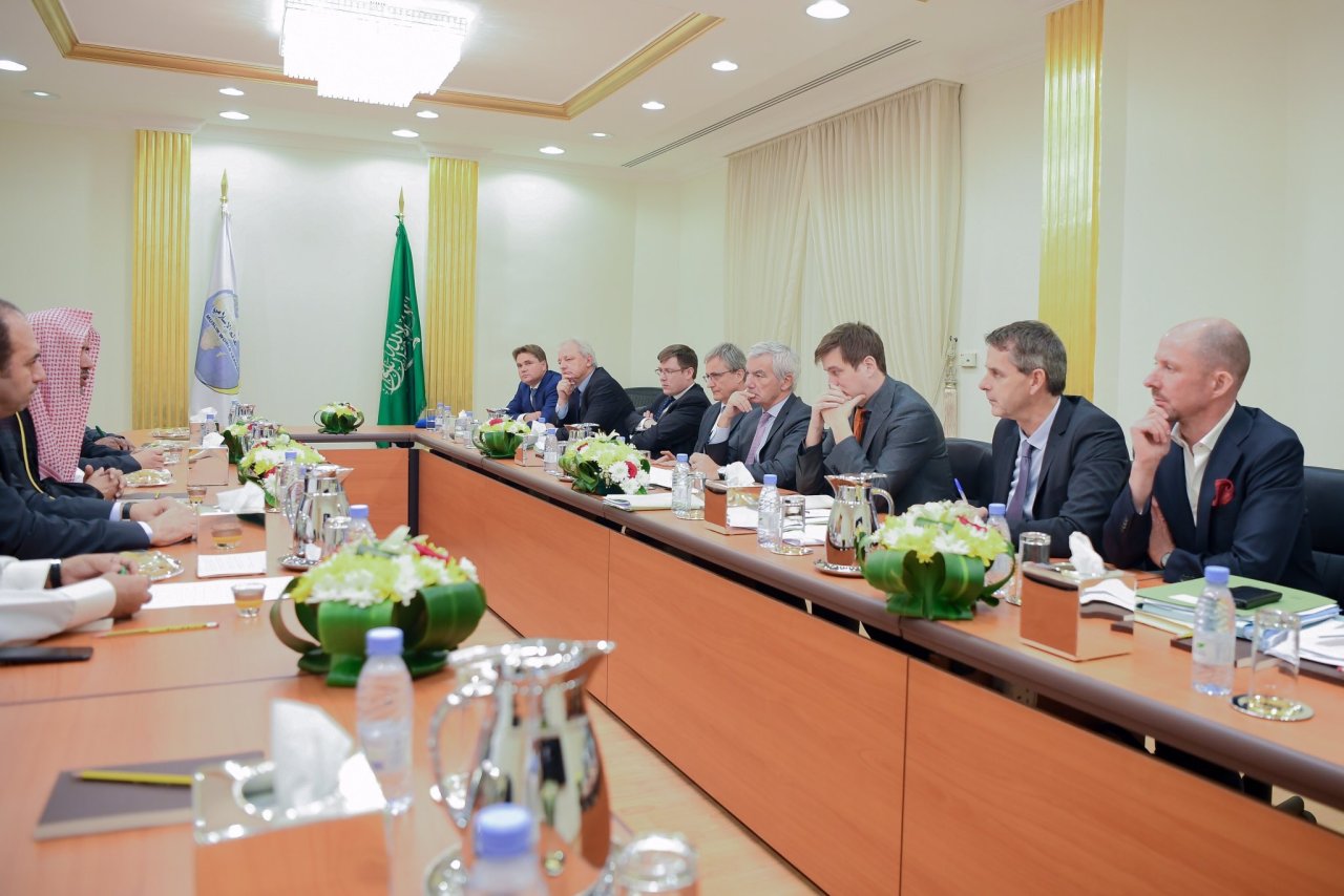 ‏معالي الأمين العام ملتقياً في مكتبه بالرياض وفداً بلجيكياً رفيع المستوى ضم عدة جهاتٍ حكومية