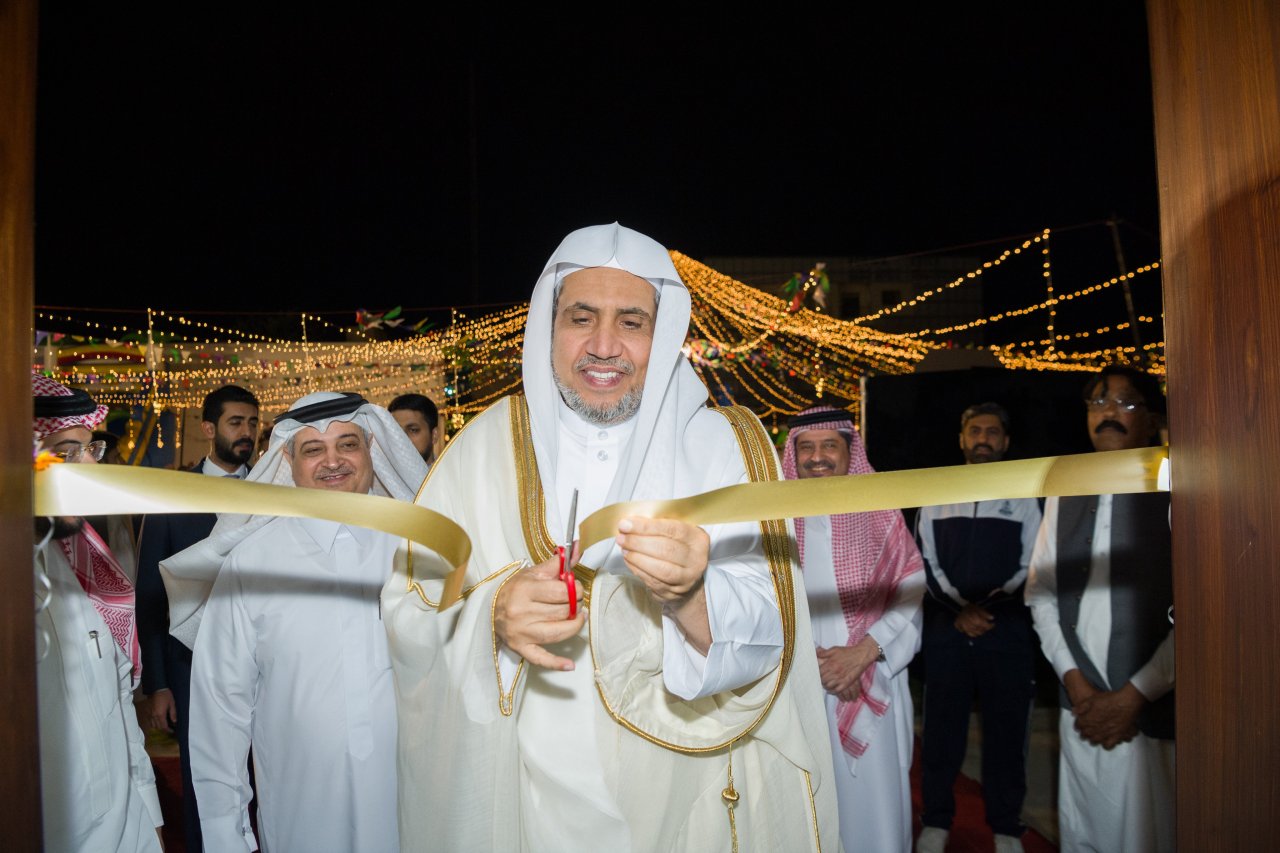 Los niños del orfanato compartieron la alegría del Aid en Islamabad: el Secretario General, el Sheij Mohammed Al-Issa