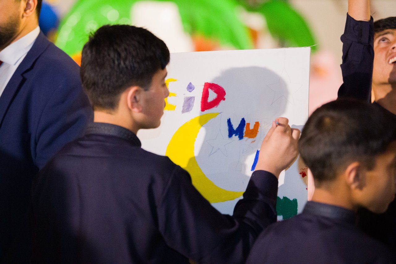 Foto-foto Yang Mulia Sekretaris Jenderal Liga Muslim Dunia Syekh Dr. Mohammed Alissa, mengunjungi anak-anak Panti Asuhan Ali bin Abi Thalib di Pakistan, yang melayani lebih dari 4.600 anak yatim piatu: