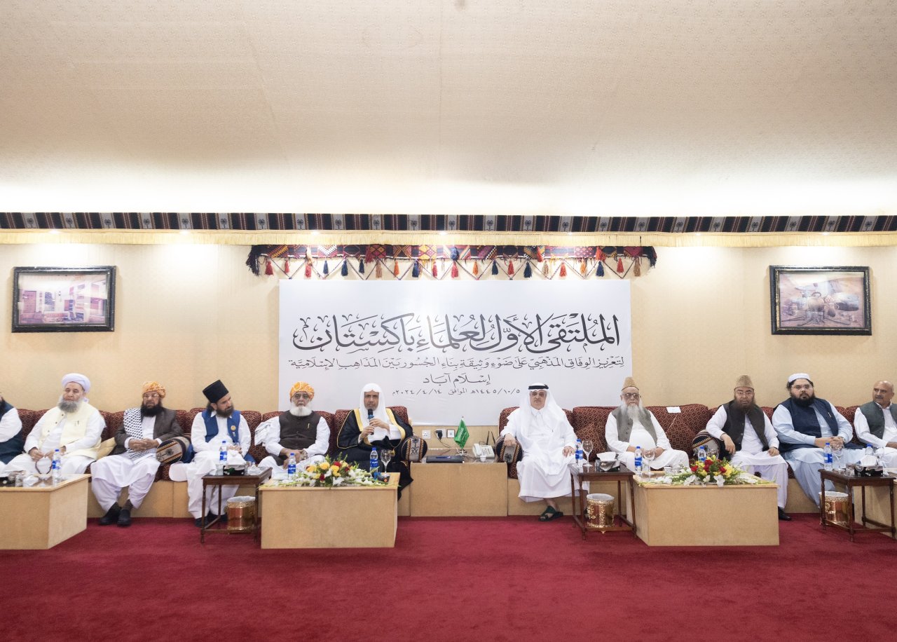 أشاد علماء ⁧‫باكستان‬⁩ في ملتقاهم الأول بإسلام آباد بدور ⁧‫رابطة العالم الإسلامي‬⁩ في نصرة ⁧‫غزة‬⁩ المنكوبة، واصفين ذلك بـ&quot;الموقف الإسلامي التاريخيّ&quot;،