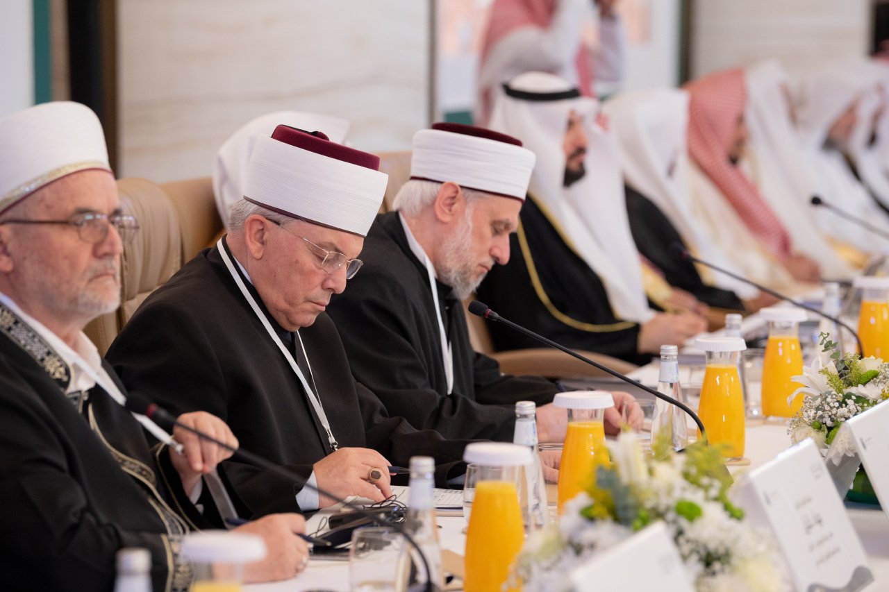 ”اسلامی فقہ اکیڈمی “ مسلمانوں کو در پیش مختلف مسائل اور چیلنجز کے شرعی احکام پر توجہ مرکوز  اور  اسلامی فقہ کی تخلیقی صلاحیتوں کو اجاگر کرتی ہے۔ اکیڈمی  اسلامی فقہی ورثے کے فروغ اور اس کی اصطلاحات کو جدید زبان میں  نشر کرنے کے لئے کوشاں ہے۔