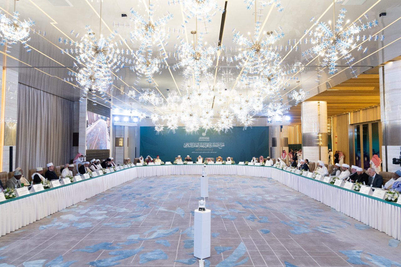 انطلاق أعمال الدورة الـ ٤٦ للمجلس الأعلى لـ ⁧‫رابطة العالم الإسلامي‬⁩، برئاسة سماحة مفتي عام المملكة العربية السعودية، وحضور كبار مُفتي الأمَّة وعلمائها؛ من الدَّاخل الإسلامي ودُوَل الأقليَّات