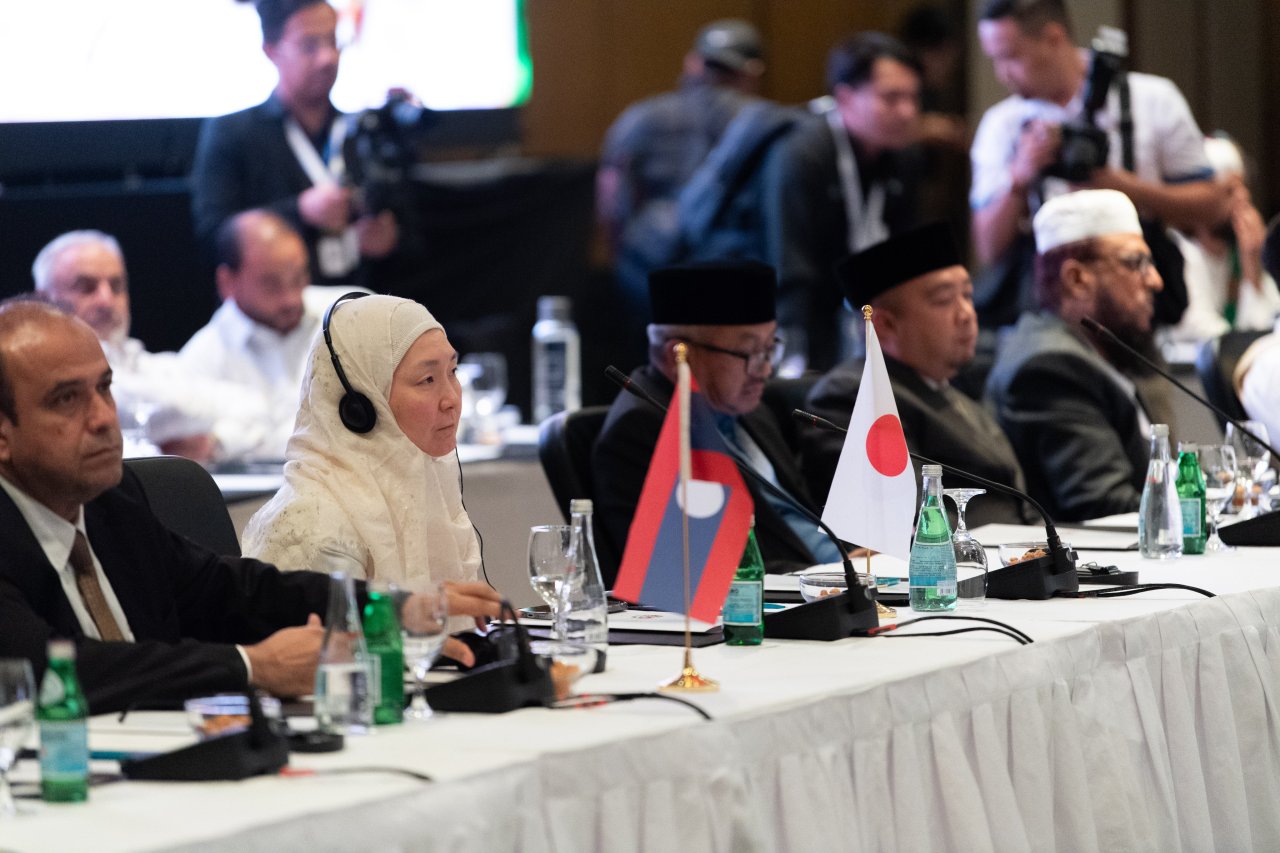 أولُ مجلسٍ إسلاميٍّ جامعٍ في المنطقة: يضمّ &quot;مجلسُ علماء آسْيان&quot; كبار المفتين والعلماء في دُوَل جنوب شرق آسيا، ويُعدّ باكورة &quot;المجالس العُلَمائية الإقليمية&quot; التي عمِلت رابطة العالم الإسلامي على تأسيسها حول العالم