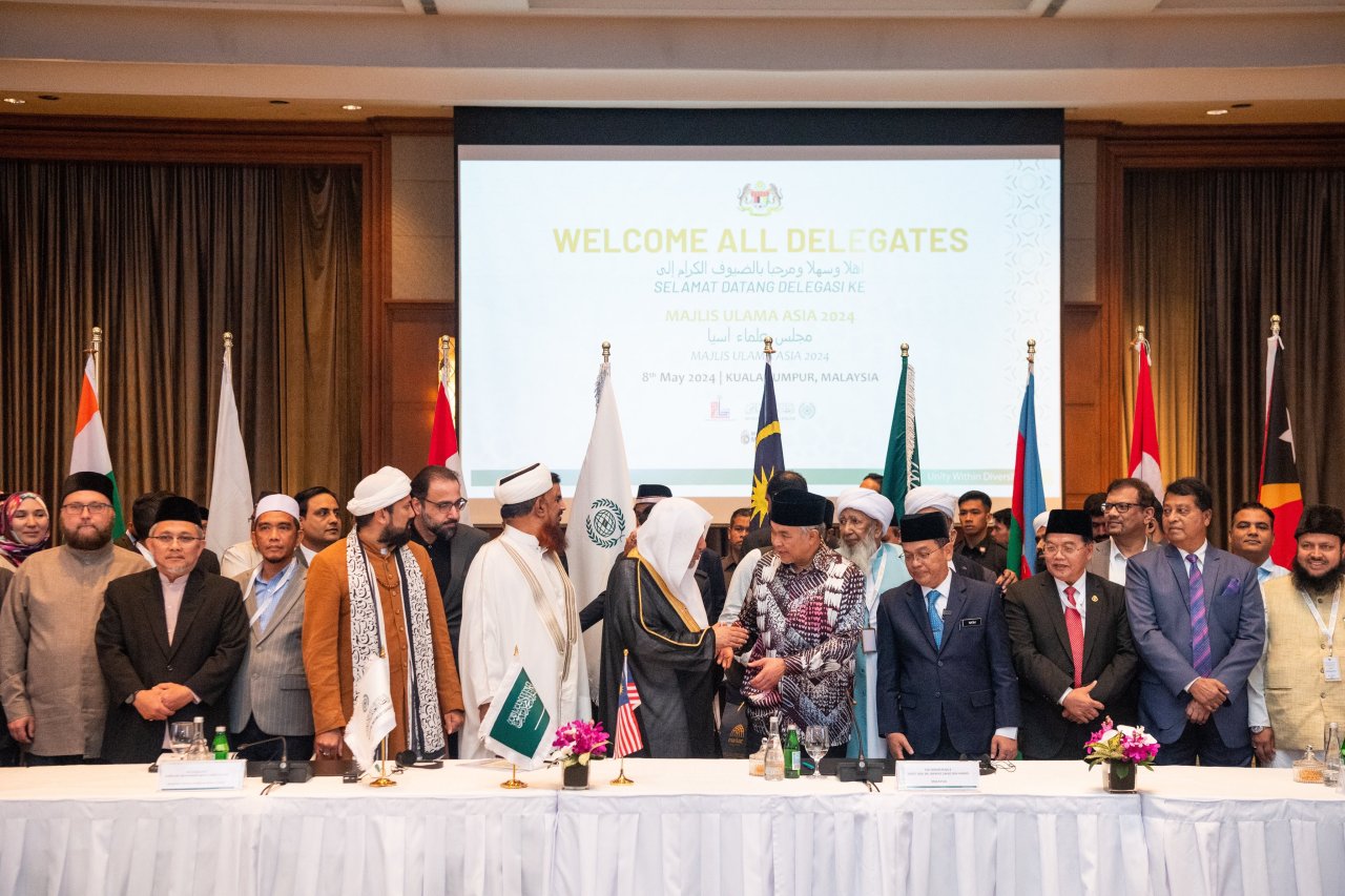 كما يسعى &quot;مجلسُ علماء آسْيان&quot; إلى تعزيز التواصُل بين الشعوب داخل دُوَلِ المنطقة، وبينها وبين العالَم الإسلامي، بالإضافة إلى إطلاق مبادراتٍ عمليةٍ لتعزيز الهُوية الإسلامية في إطار الوئام المجتمعي والمواطَنة الشاملة