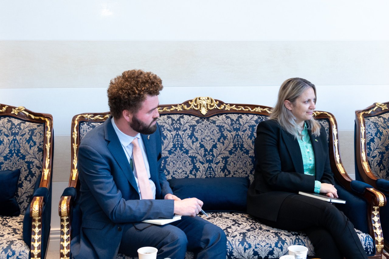 التقى معالي الأمين العام، رئيس هيئة علماء المسلمين، الشيخ د.⁧‫محمد العيسى‬⁩، في مكتبه بالرياض ظهر اليوم سعادة سفير نيوزيلندا لدى المملكة العربية السعودية، السيد بارني رايلي