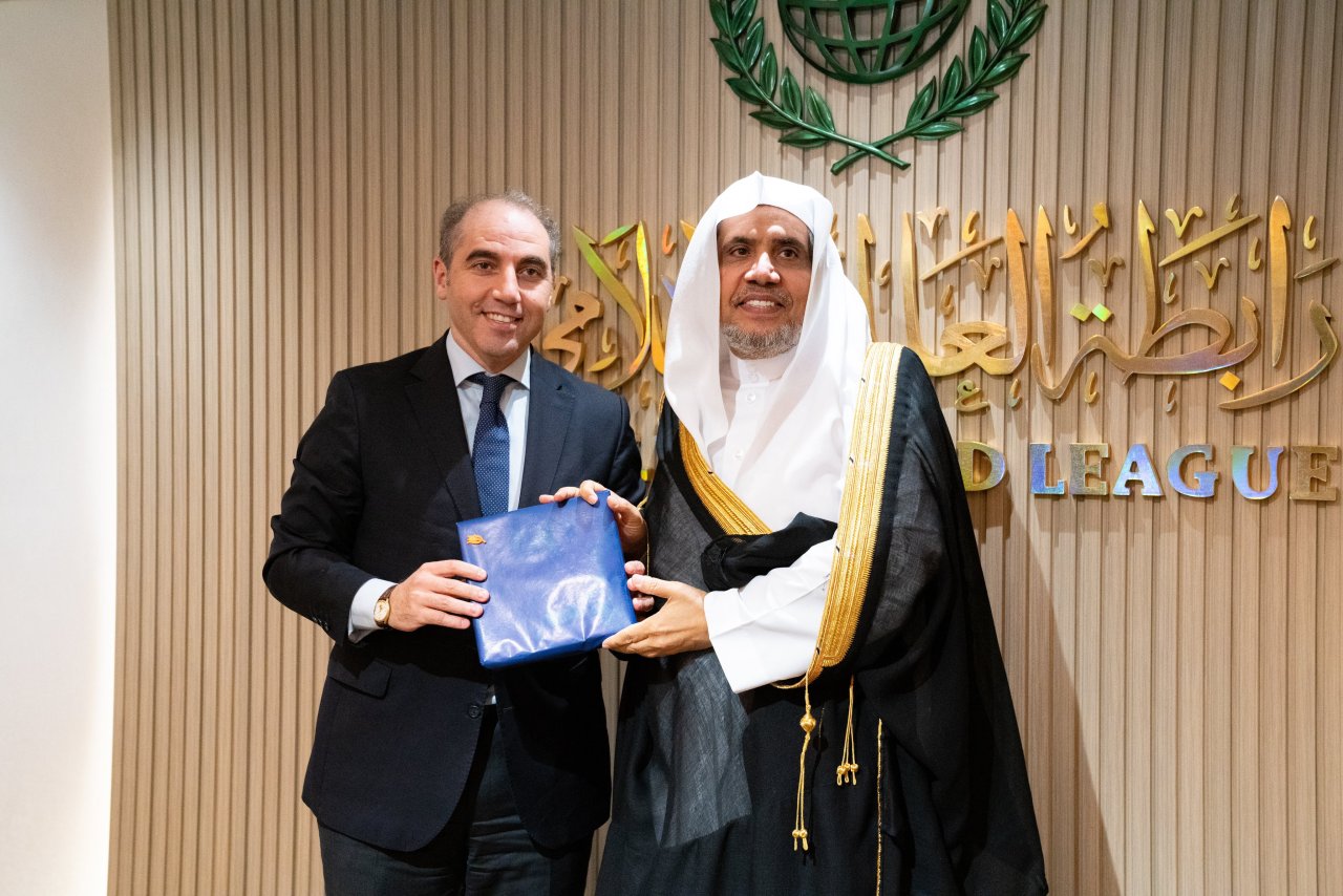 جناب دبیر کل، آقای دکتر‌شیخ محمد العيسى  امروز در دفتر خود در ریاض با یک هیئت عالی رتبه هلندی دیدار نمود