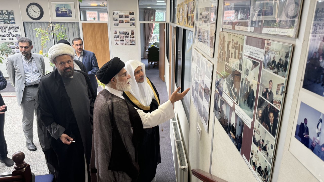 In the British capital of London, the Al-Khoei Foundation, under the leadership of Sayed Abdul Saheb Al-Khoei, Secretary-General of the Al-Khoei Foundation, hosted His Excellency Sheikh Dr. Mohammed Alissa