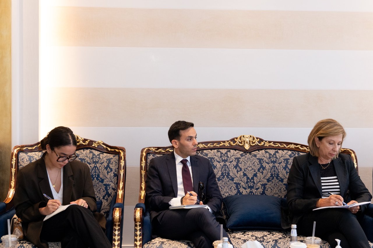 استقبل معالي الأمين العام، رئيس هيئة علماء المسلمين، فضيلة الشيخ د.⁧‫محمد العيسى‬⁩، في مكتبه بالرياض، سعادةَ سفير جمهورية فرنسا لدى المملكة العربية السعودية، السيد لودوفيك بوي