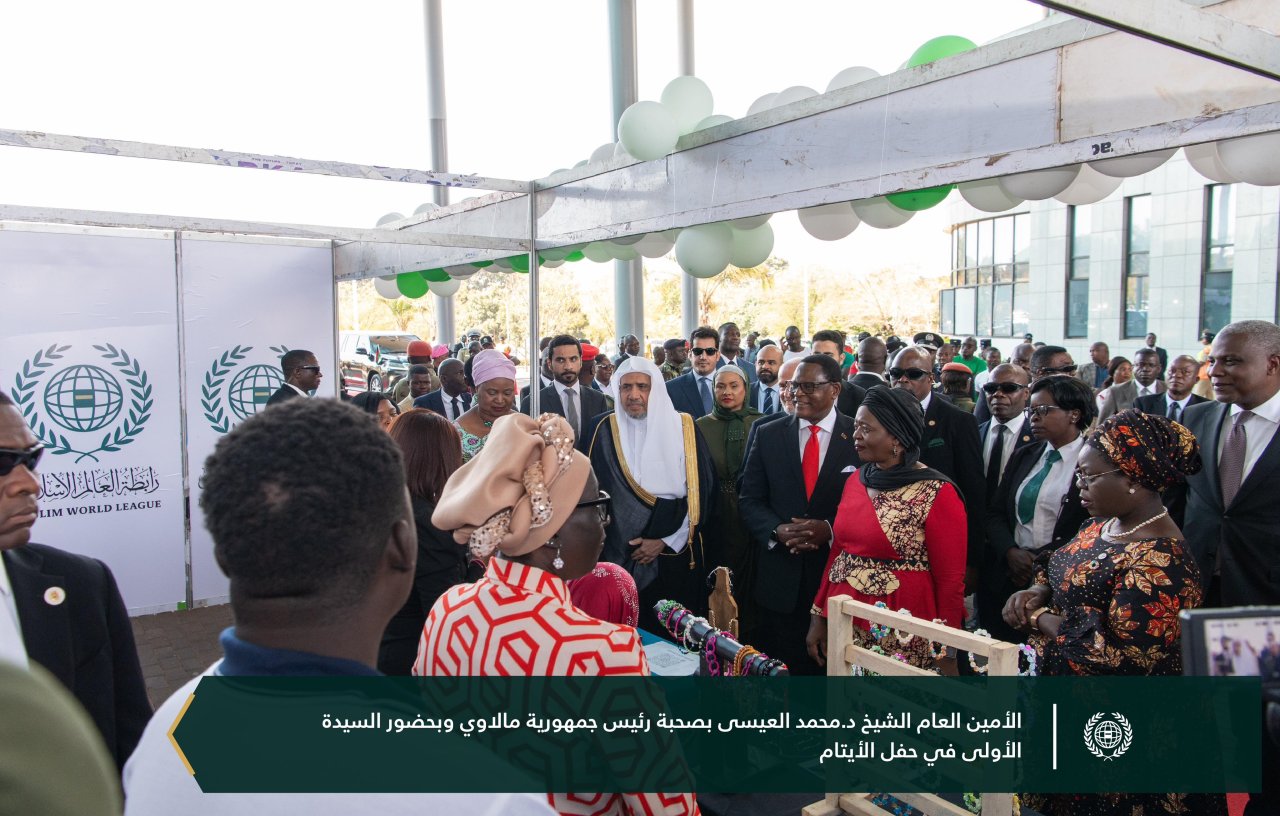 احتفت ⁧‫رابطة العالم الإسلامي‬⁩ ببرامجها الموجَّهة للأيتام في جمهورية مالاوي، بحضور فخامة الرئيس، السيد لازاروس ماكارثي تشاكويرا، ومعالي الأمين العام، رئيس هيئة علماء المسلمين، فضيلة الشيخ د.⁧‫محمد العيسى‬⁩، ثم سلّمهم معاليه &quot;مخصَّصاتهم&quot;