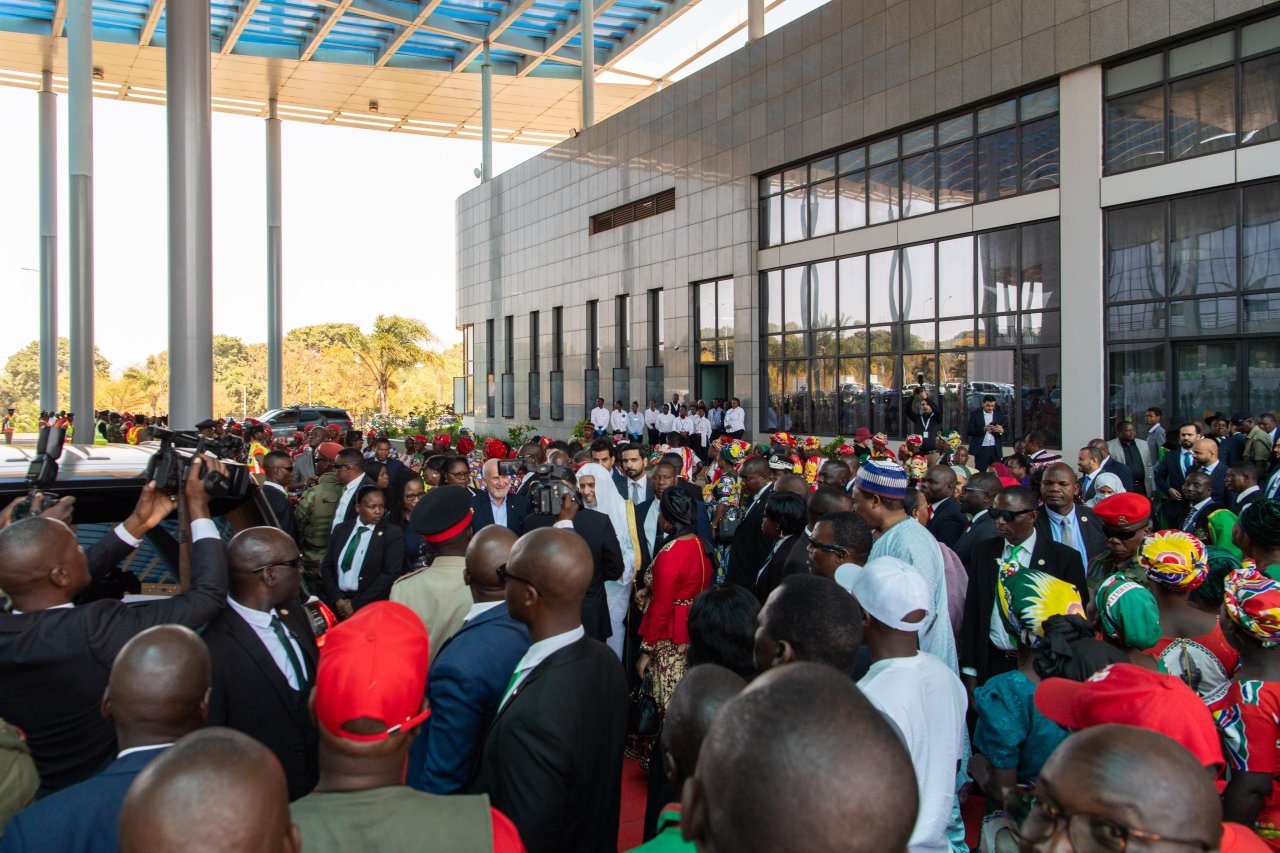 احتفت ⁧‫رابطة العالم الإسلامي‬⁩ ببرامجها الموجَّهة للأيتام في جمهورية مالاوي، بحضور فخامة الرئيس، السيد لازاروس ماكارثي تشاكويرا، ومعالي الأمين العام، رئيس هيئة علماء المسلمين، فضيلة الشيخ د.⁧‫محمد العيسى‬⁩، ثم سلّمهم معاليه &quot;مخصَّصاتهم&quot;