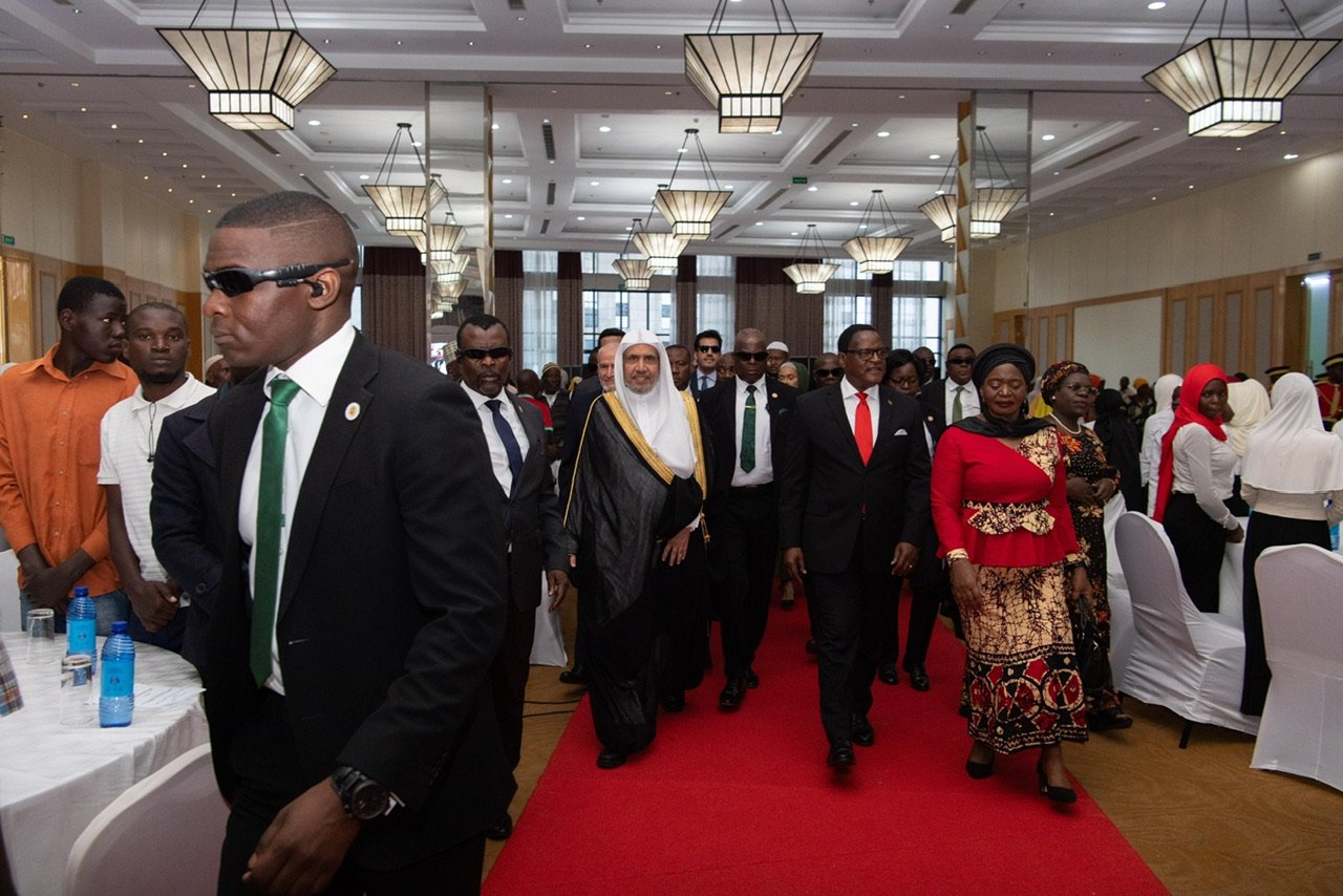 د.العيسى يدشن عددًا من البرامج والمبادرات التنموية ويلتقي بقيادات المكوّنات الوطنية وفي مقدمتها قيادة المكوّن الإسلامي