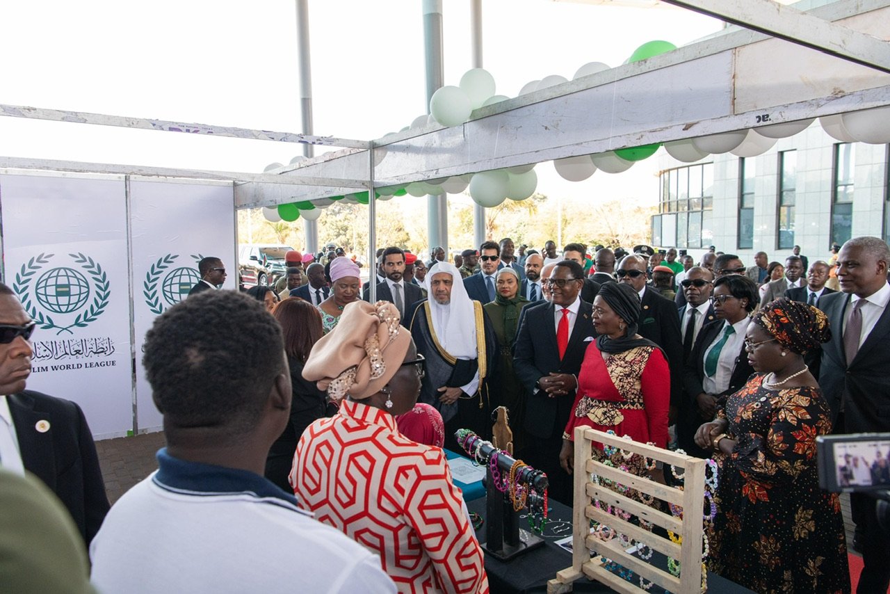 د.العيسى يدشن عددًا من البرامج والمبادرات التنموية ويلتقي بقيادات المكوّنات الوطنية وفي مقدمتها قيادة المكوّن الإسلامي