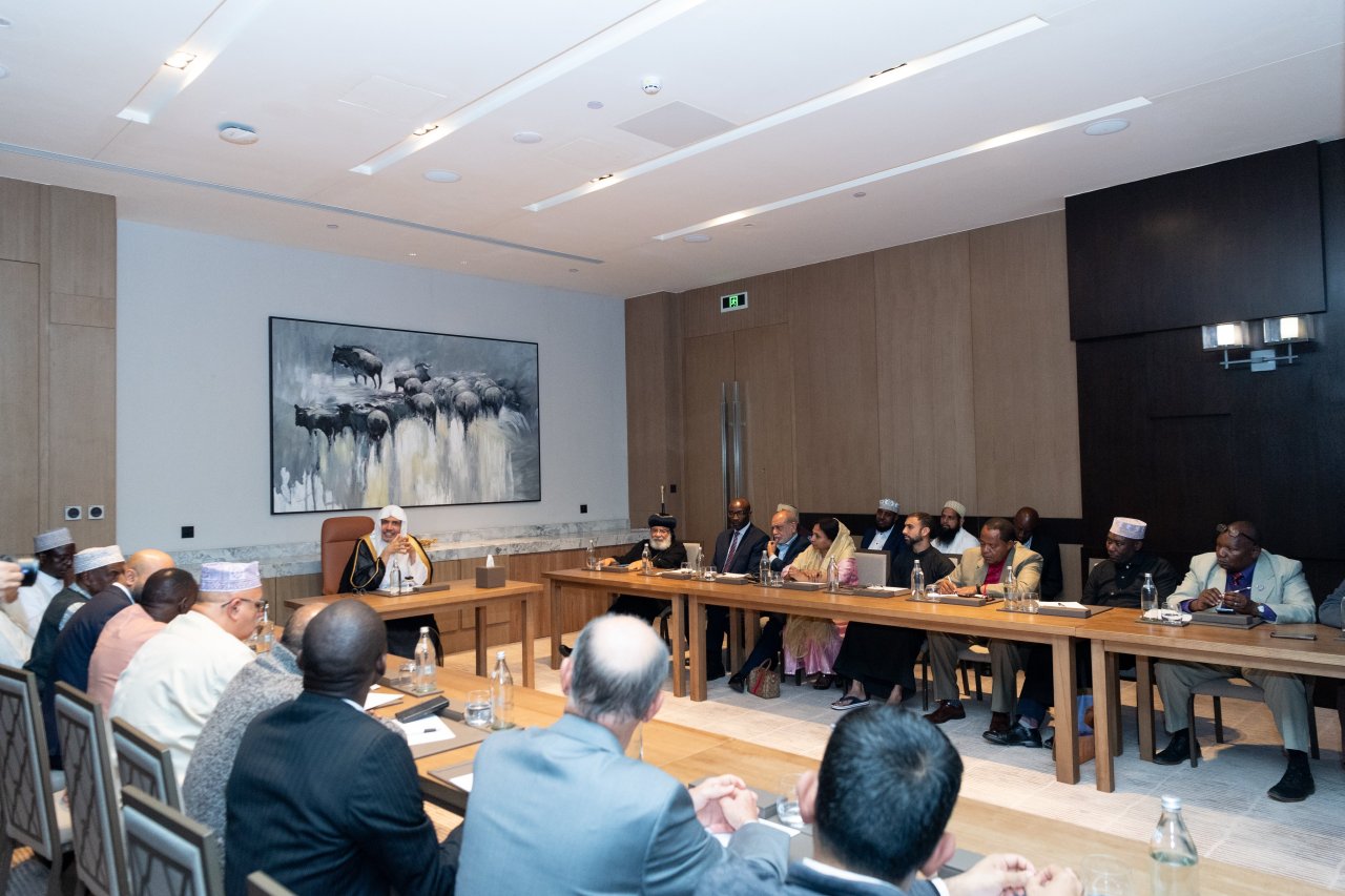 ‏معالي الأمين العام، رئيس هيئة علماء المسلمين، فضيلة الشيخ د.⁧‫محمد العيسى‬⁩ يحلُّ ضيفًا على قادةِ الأديان في العاصمة الكينية &quot;نيروبي&quot;، بدعوةٍ من الحكومة الكينية