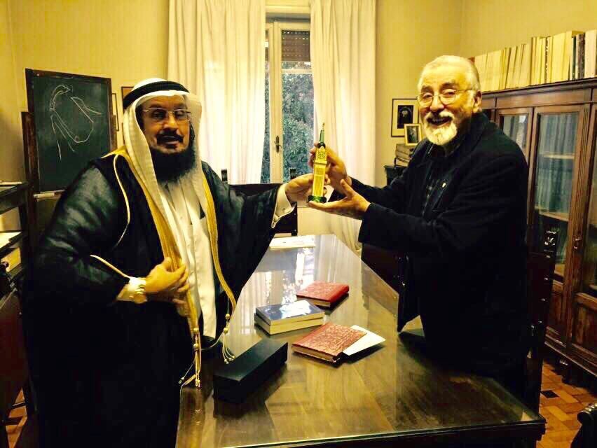 Le Directeur Général du bureau de la L.I.M. en Italie, le Dr AbdoulAziz Al Sarhane, rencontrant le Professeur Claudio Loianco