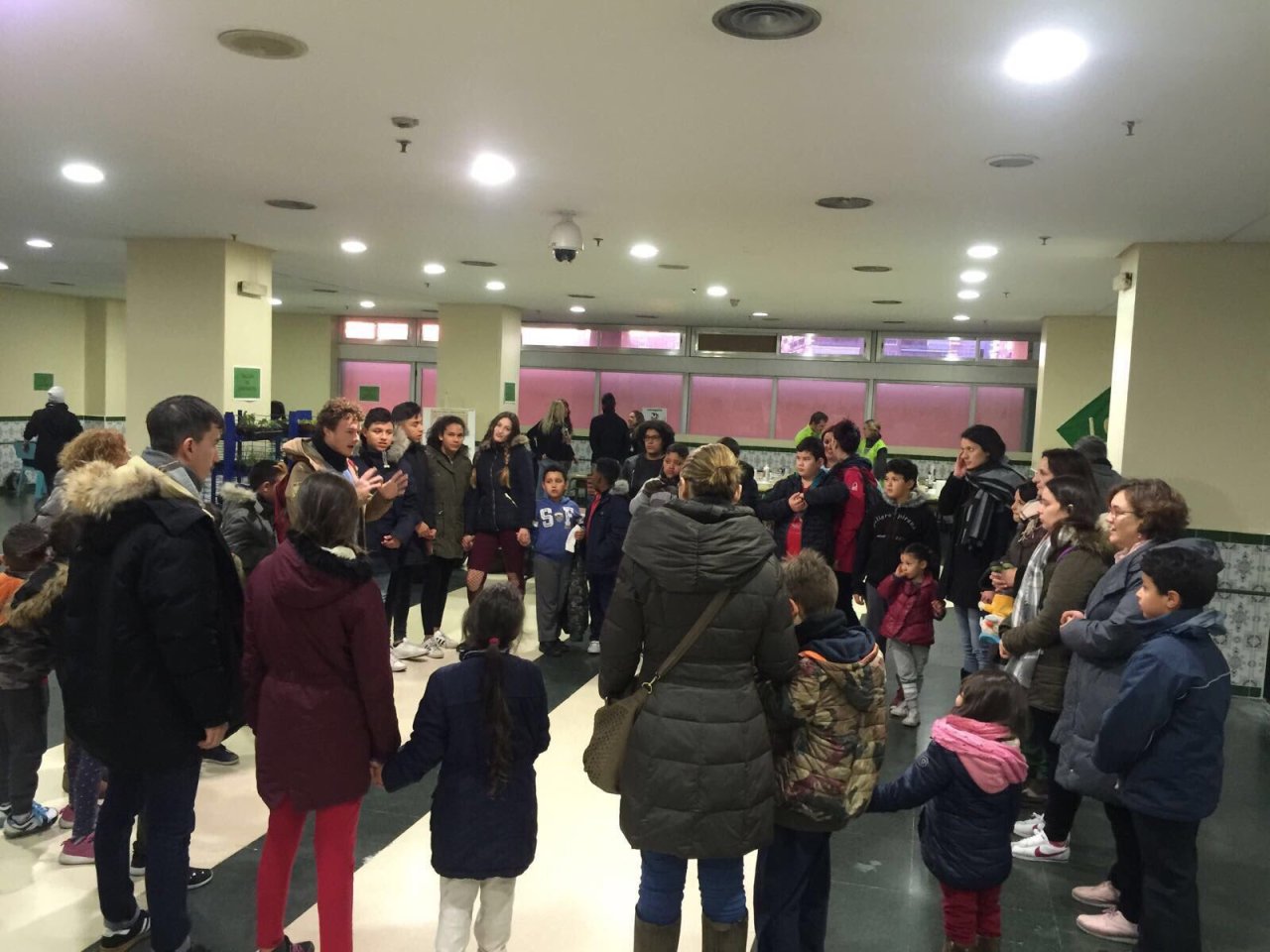 ‏في إطار تعاون المركز الثقافي الإسلامي بمدريد مع المؤسسات والهيئات الإسبانية نظم المركز مع بلدية مدريد يوماً مفتوحاً بمناسبة اليوم العالمي للمهاجر