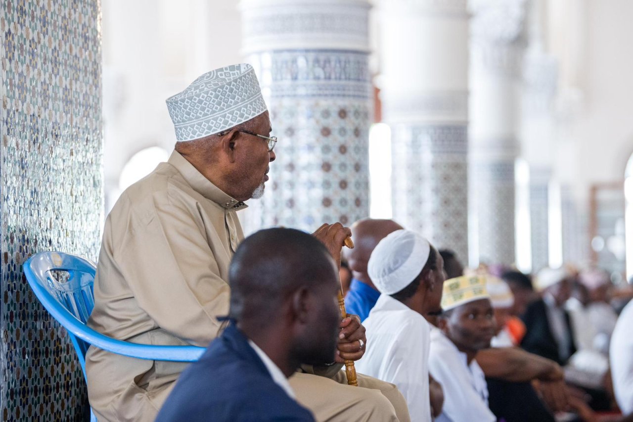 أمينُ عام رابطة العالم الإسلامي يستهلّ برنامجَ زيارته إلى تنزانيا بخطبة الجمعة في مدينة دار السلام