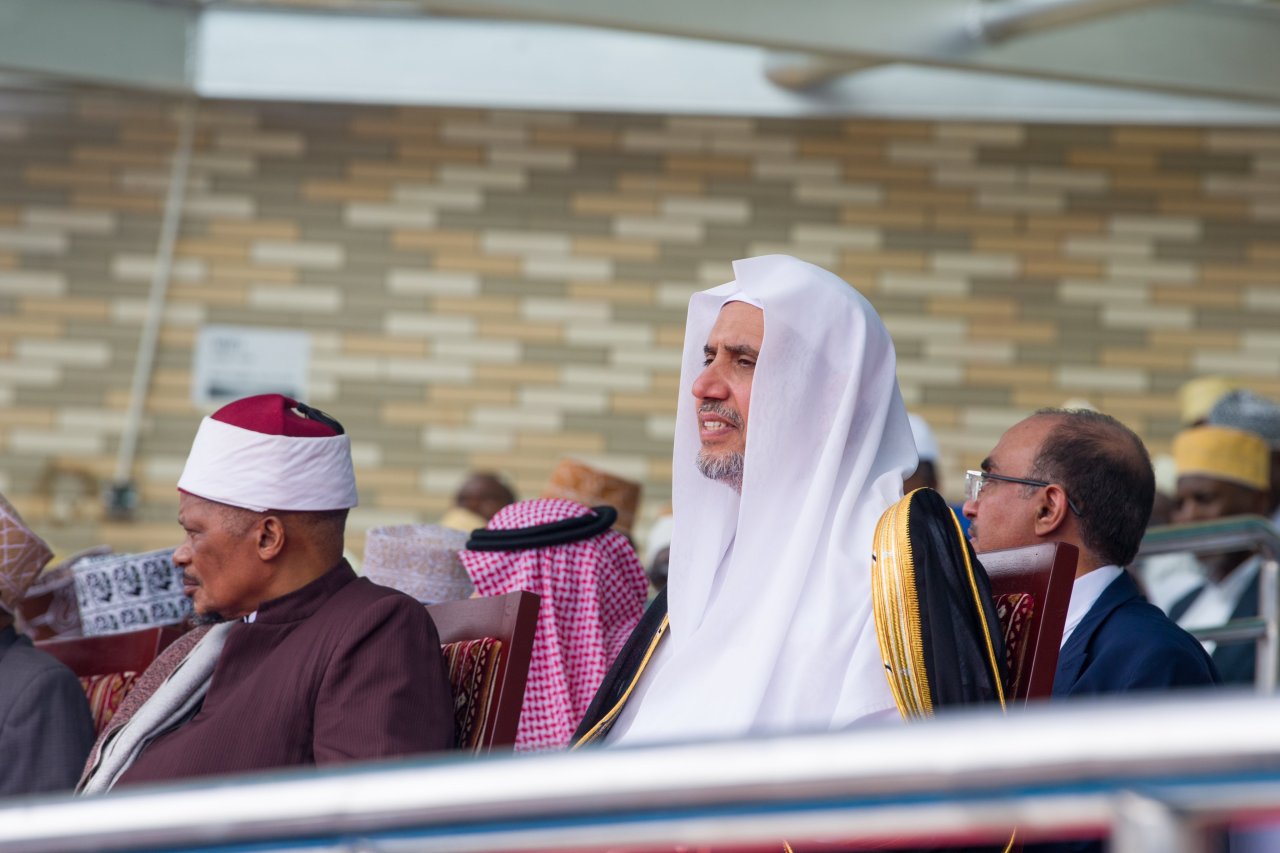 ‏(وفي ذلك فَلْيَتَنَافسِ المُتَنَافِسُون)  ‏ سباقٌ قرآنيّ عالميّ، هو الأول من نوعه تشهده القارّة الأفريقية، هدفُه &quot;الإسهام في المزيد من تعزيز مكانةِ القرآنِ الكريم في عموم الوجدان الإسلامي&quot;، وبخاصةٍ &quot;تشجيع الفتيات على حفظ كتابِ الله الكريم وتلاوته وتعلمّه&quot;.