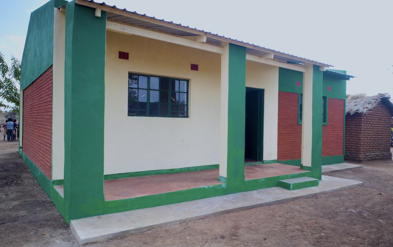 شهدتْ جولةُ معالي الأمين العام، رئيس هيئة علماء المسلمين، فضيلة الشيخ د.⁧‫محمد العيسى‬⁩ ‬⁩ &quot;مؤخّراً&quot; في الجنوب الأفريقي، تدشينَ مشروعٍ صحيٍّ تعليميٍّ تنمويٍّ متكاملٍ في الأحياء الفقيرة، وتوزيعَ المساكن للأرامل المُحتاجات