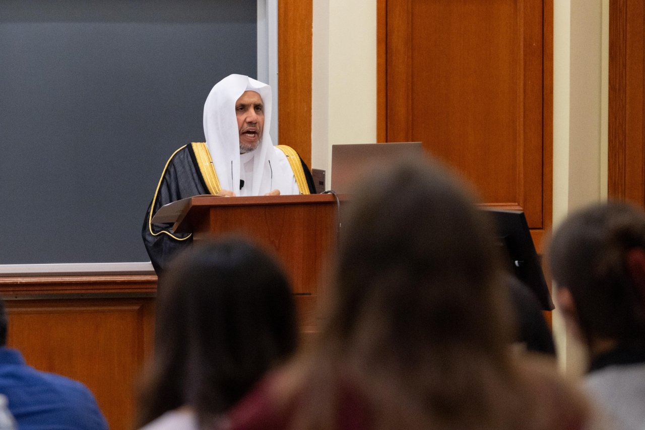 الشيخ د.العيسى يُلقي محاضرةً بجامعة هارفارد حول &quot;الدين والقانون&quot;