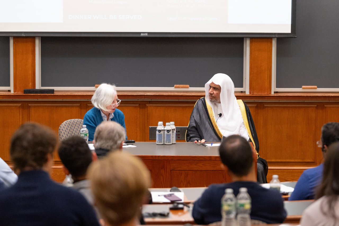 الشيخ د.العيسى يُلقي محاضرةً بجامعة هارفارد حول &quot;الدين والقانون&quot;