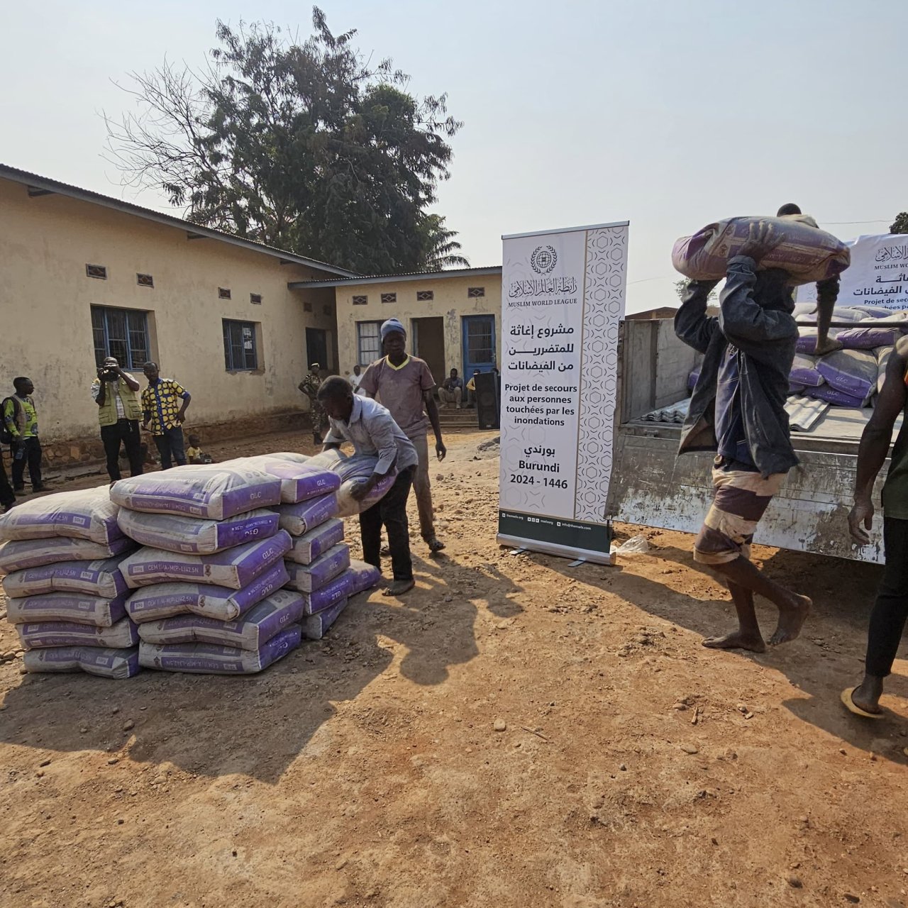 استجابةٌ إغاثيَّةٌ عاجلة أطلقتها ⁧‫رابطة العالم الإسلامي‬⁩ لمساندة المتضررين والتخفيف من آثار الفيضانات والسيول التي تعرّضَت لها جمهورية بوروندي، شملَت تأمين الاحتياجات الضرورية للغذاء والإيواء في مواقع آمنة