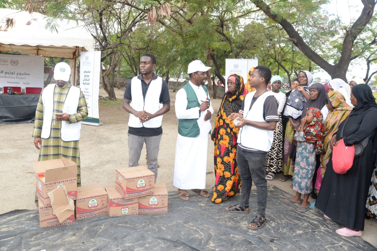 In accordance with its mission to alleviate the burdens experienced by the impoverished and needy in Africa, the Muslim World League has successfully completed an urgent relief campaign in Dar es Salaam