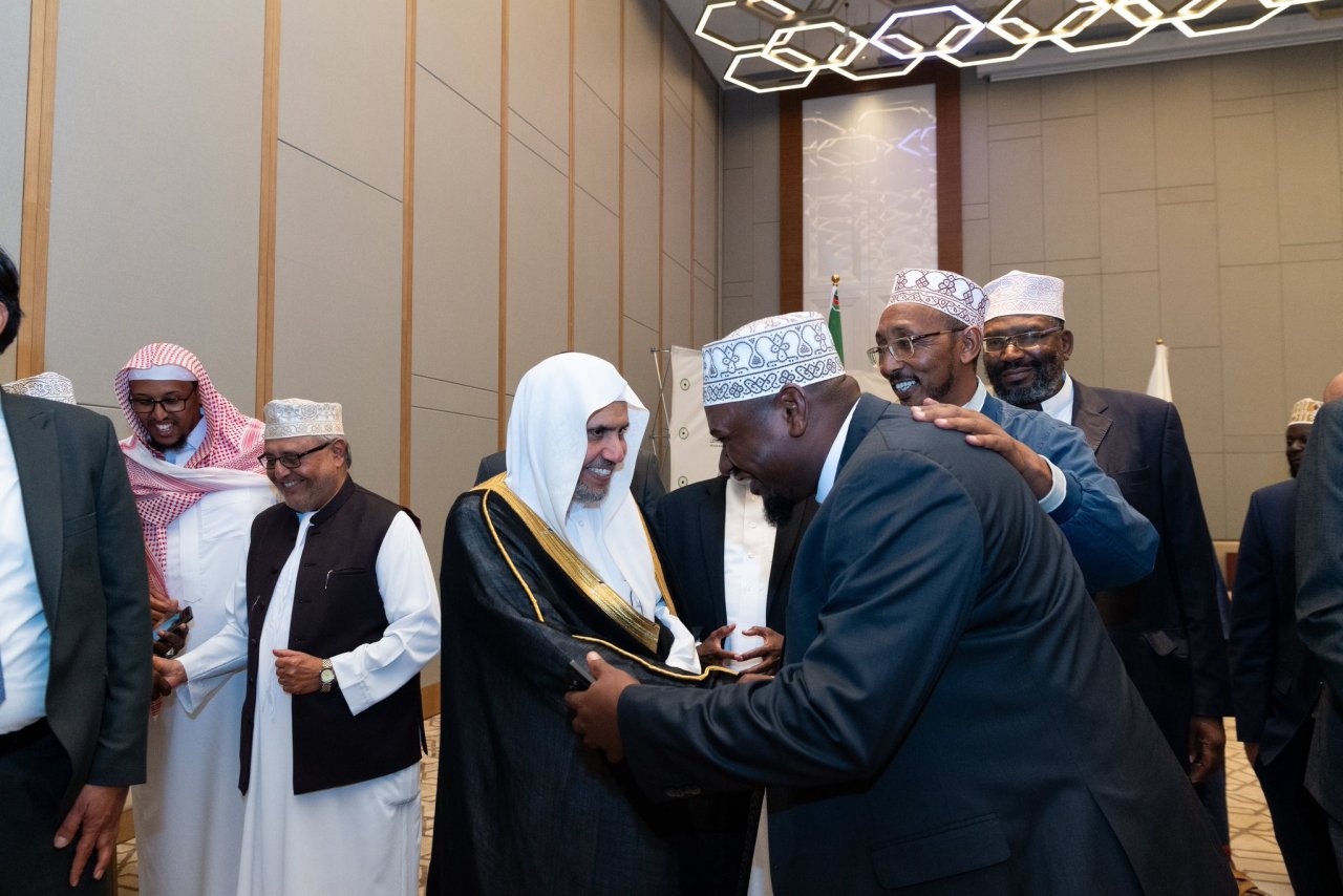 ‏ننطلق من مضامين ⁧‫وثيقة مكة المكرمة ‬⁩ ونعمل من أجل تعزيز الترابط بين الأقليات المسلمة، والعالم الإسلامي: