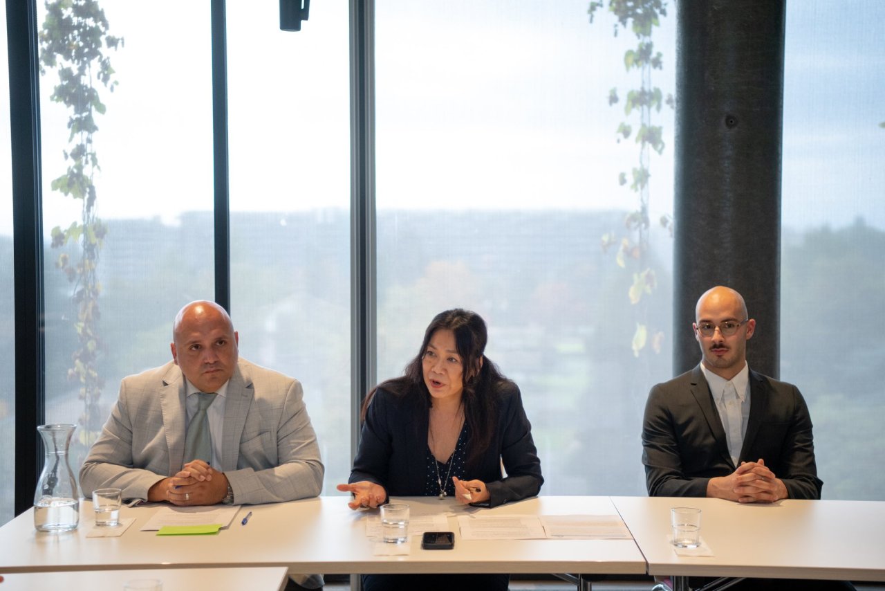 استضافَ سعادةُ رئيس مُنظَّمة &quot;أطبَّاء بلا حدود&quot;، السيد كريستوس كريستو، في مقر المنظمة بجنيف، معاليَ الأمين العام، رئيس هيئة علماء المسلمين، الشيخ د.⁧‫محمد العيسى