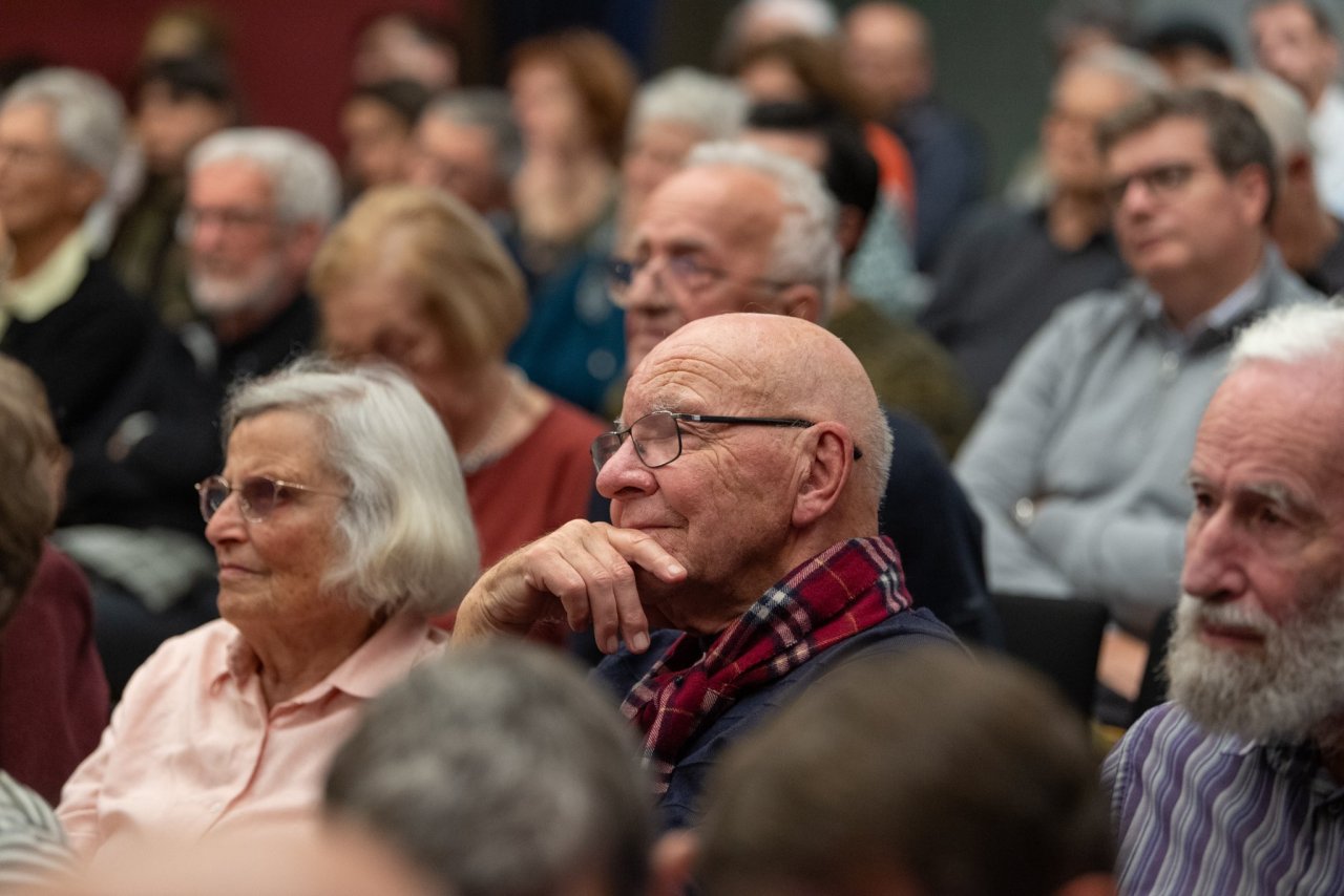 ‏ ألقى معالي الأمين العام، رئيس هيئة علماء المسلمين، فضيلة الشيخ د.⁧‫محمد العيسى‬⁩‬⁩ محاضرةً في مقر نادي 44 &quot;للدراسات الفكرية&quot; &quot;Club 44&quot; بمدينة لاشو دو فون السويسرية بعنوان:&quot; الإسلام والغرب وتفهم الاختلاف ومعالجة سوء الفهم&quot;