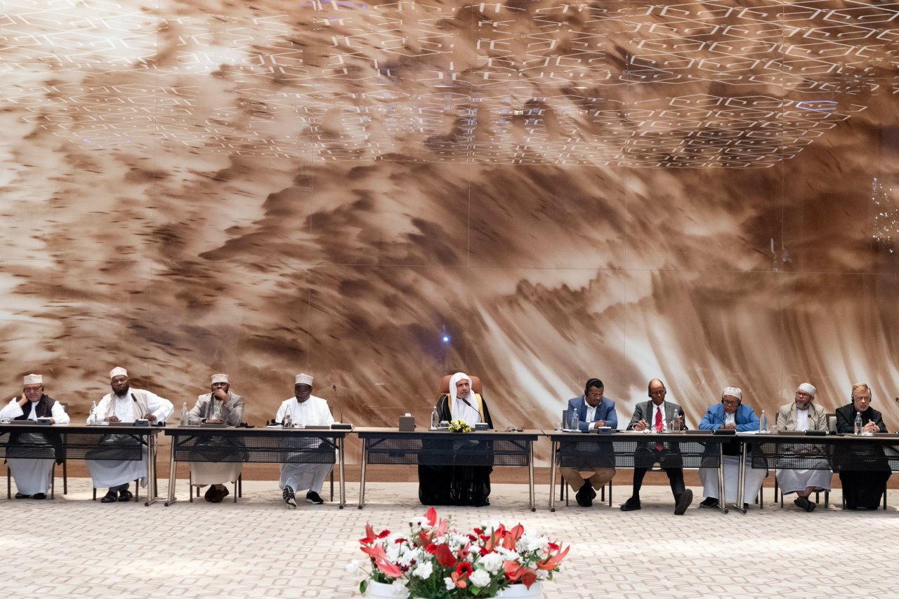 من مهوى القلوب القبلة الجامعة؛ مكة المكرمة،، تواصِلُ ⁧‫رابطة العالم الإسلامي‬⁩ جهودها لخدمة المسلمين في قارة أفريقيا، واحتضان تطلعاتِهم وقضاياهم، وتعزيز تضامُنِهم وتآلُفهم