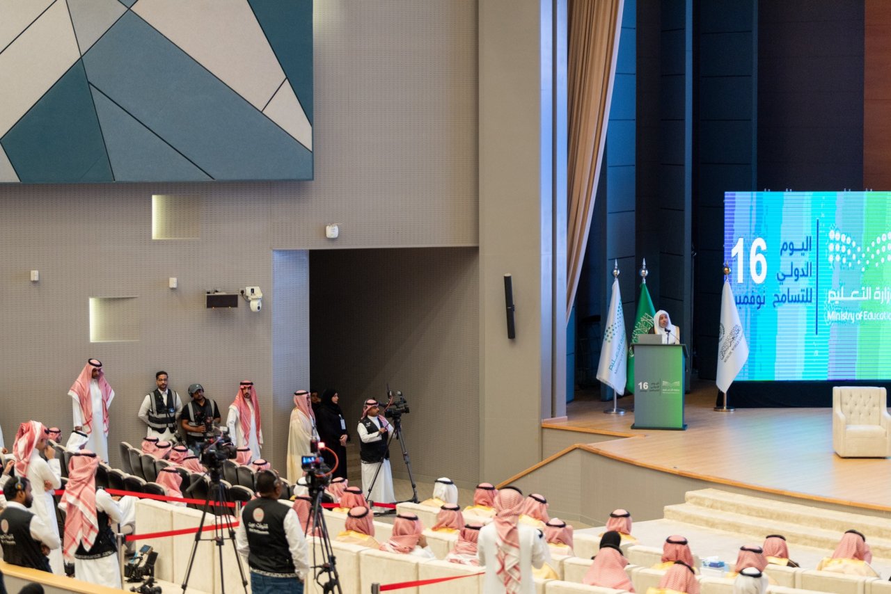 معالي الأمين العام، الشيخ د.محمد العيسى‬⁩‬⁩  يتناول في الندوة الدوليّة بوزارة التعليم في المملكة العربية السعودية عواملَ تفرُّد الوثيقَتَين التاريخيَّتين: &quot;⁧‫وثيقة مكة المكرمة ‬⁩&quot; و&quot;وثيقة بناء الجسور بين المذاهب الإسلامية&quot;