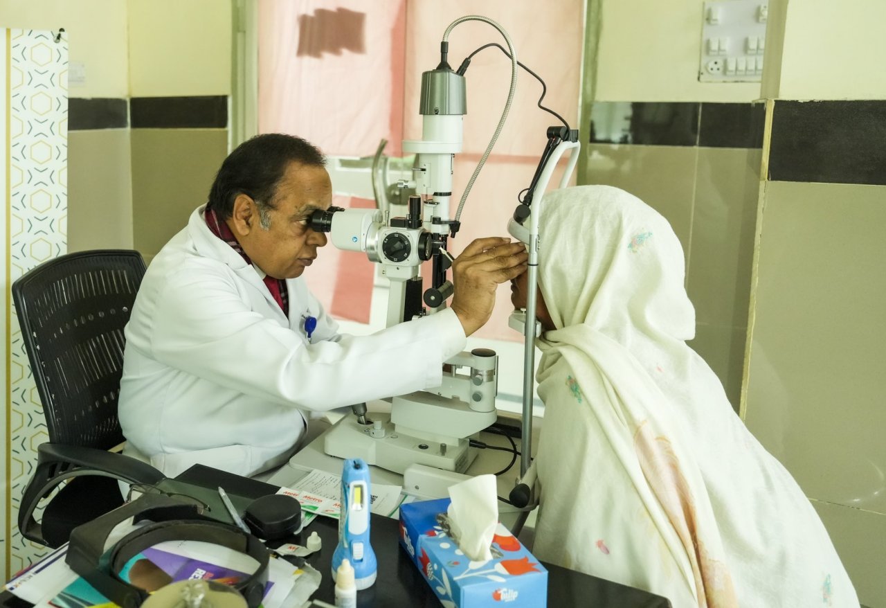 ‏⁧‫رابطة العالم الإسلامي‬⁩ تُتِمُّ برنامجَ “مكافحة العمى” في باكستان، بالتعاون مع وزارة الصّحة الباكستانية، والذي شمِل الكشفَ على آلاف المرضى، وجراحاتِ إزالة المياه البيضاء، وتوفيرَ الأدوية والنظّارات الطبية.