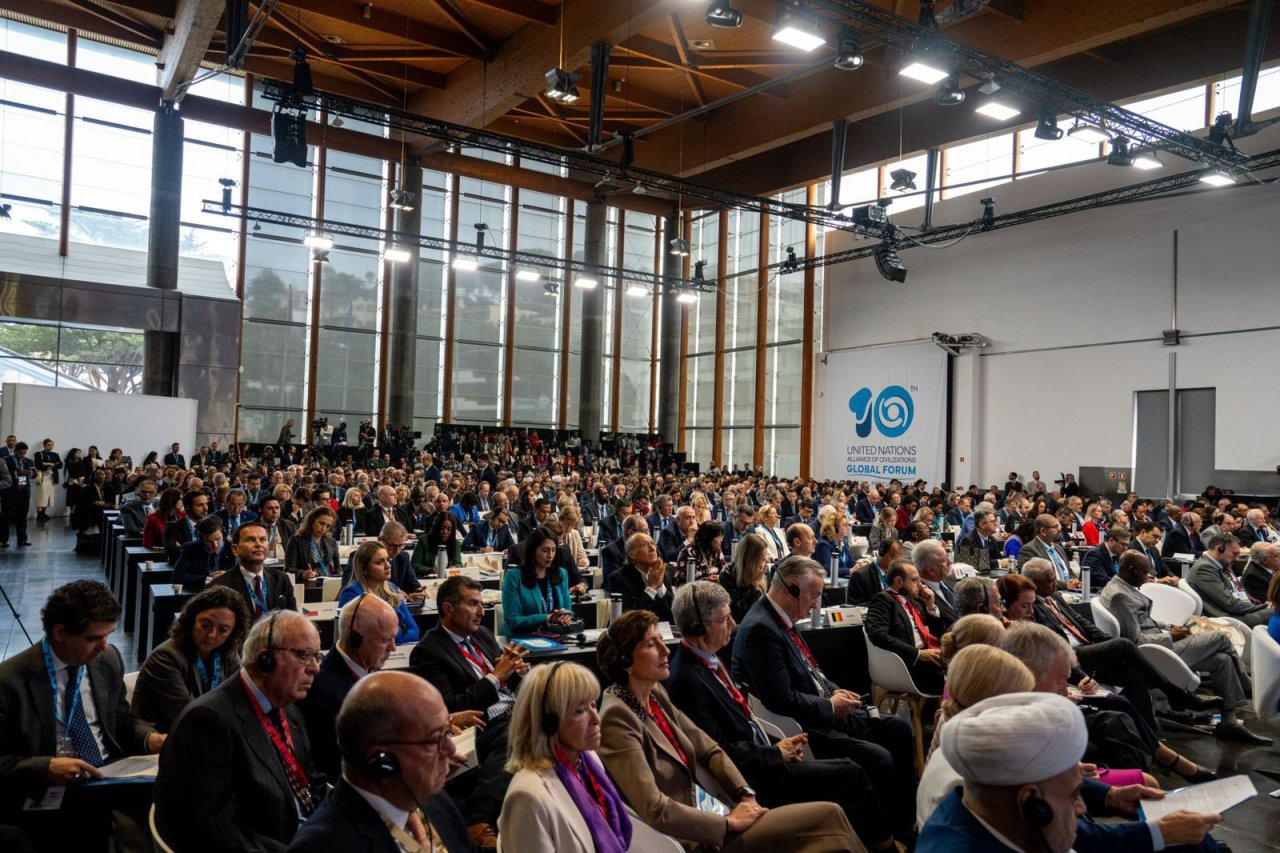 ‏سعادة مساعد الأمين العام للاتصال المؤسّسي، عبدالوهاب بن محمد الشهري، يلقي كلمةَ ⁧‫رابطة العالم الإسلامي‬⁩ في جلسة مجموعة الأصدقاء لمنظمة تحالف الحضارات بالأمم المتحدة في مؤتمرها الدولي العاشر بالبرتغال