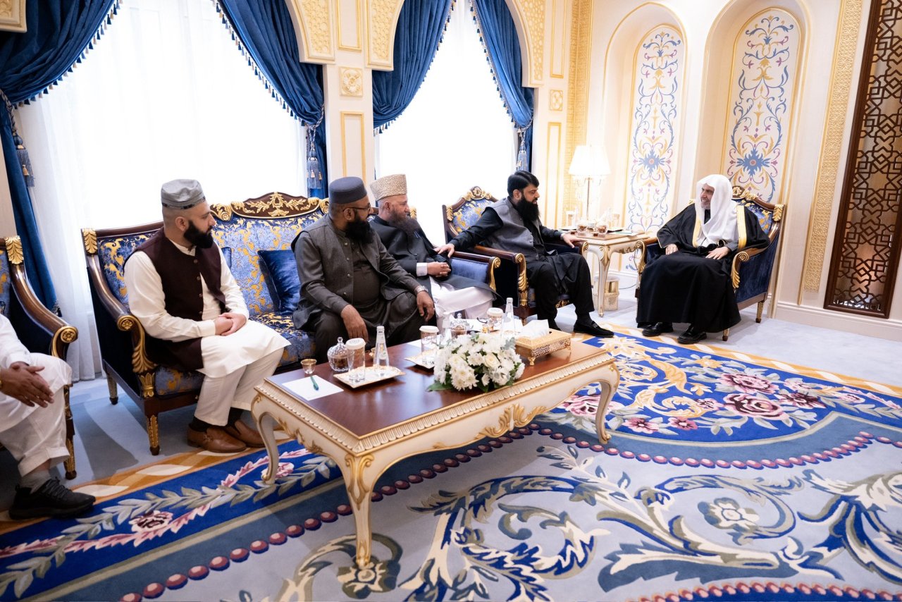 استقبل معالي الأمين العام، رئيس هيئة علماء المسلمين، فضيلة الشيخ د.⁧‫محمد العيسى‬⁩‬⁩ فضيلةَ رئيس جمعية أهل الحديث الباكستانية، د.هشام إلهي ظهير، والوفدَ المرافق لفضيلته، حيث أطلعُوا معاليه على تقريرٍ مفصَّلٍ عن أعمال الجمعية