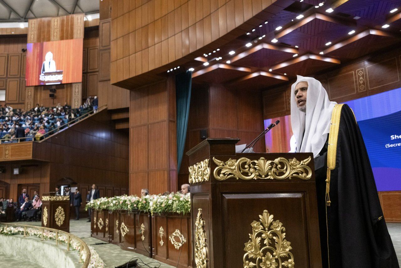 معالي الأمين العام، رئيس هيئة علماء المسلمين، فضيلة الشيخ د. محمد العيسى‬⁩‬⁩ ‏خلال إطلاق مبادرة تعليم الفتيات ‬⁩ في المجتمعات المسلمة من العاصمة الباكستانية &quot;إسلام آباد&quot;