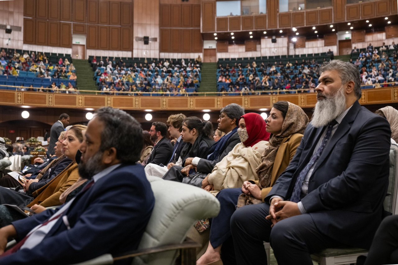 دولة رئيس وزراء جمهورية باكستان الإسلامية، السيد محمد شهباز شريف، خلال رعايته مؤتمر إطلاق مبادرة رابطة العالم الإسلامي: ⁧‫مبادرة تعليم الفتيات ‬⁩ في المجتمعات المسلمة من العاصمة الباكستانية &quot;إسلام آباد&quot;