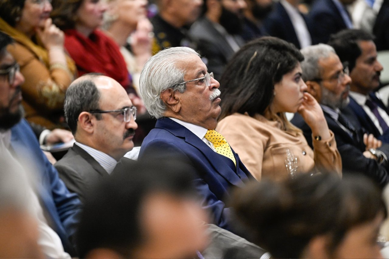 دولة رئيس وزراء جمهورية باكستان الإسلامية، السيد محمد شهباز شريف، خلال رعايته مؤتمر إطلاق مبادرة رابطة العالم الإسلامي: ⁧‫مبادرة تعليم الفتيات ‬⁩ في المجتمعات المسلمة من العاصمة الباكستانية &quot;إسلام آباد&quot;