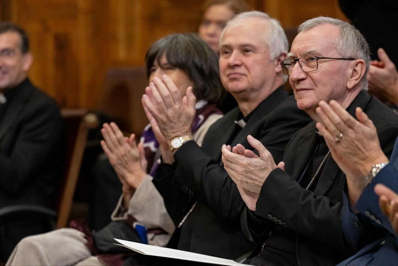 &quot;از دانشگاه کاتولیک کهن و برجسته شهر میلان در ایتالیا، جایزه‌ای بی‌سابقه برای حمایت از مطالعات اسلامی و آموزش زبان عربی در اروپا راه‌اندازی شد، پس از آنکه اخیراً آقای دکتر شیخ محمد العیسی، دبیر کل و رئیس انجمن علمای مسلمان، آن را افتتاح کرد.&quot;