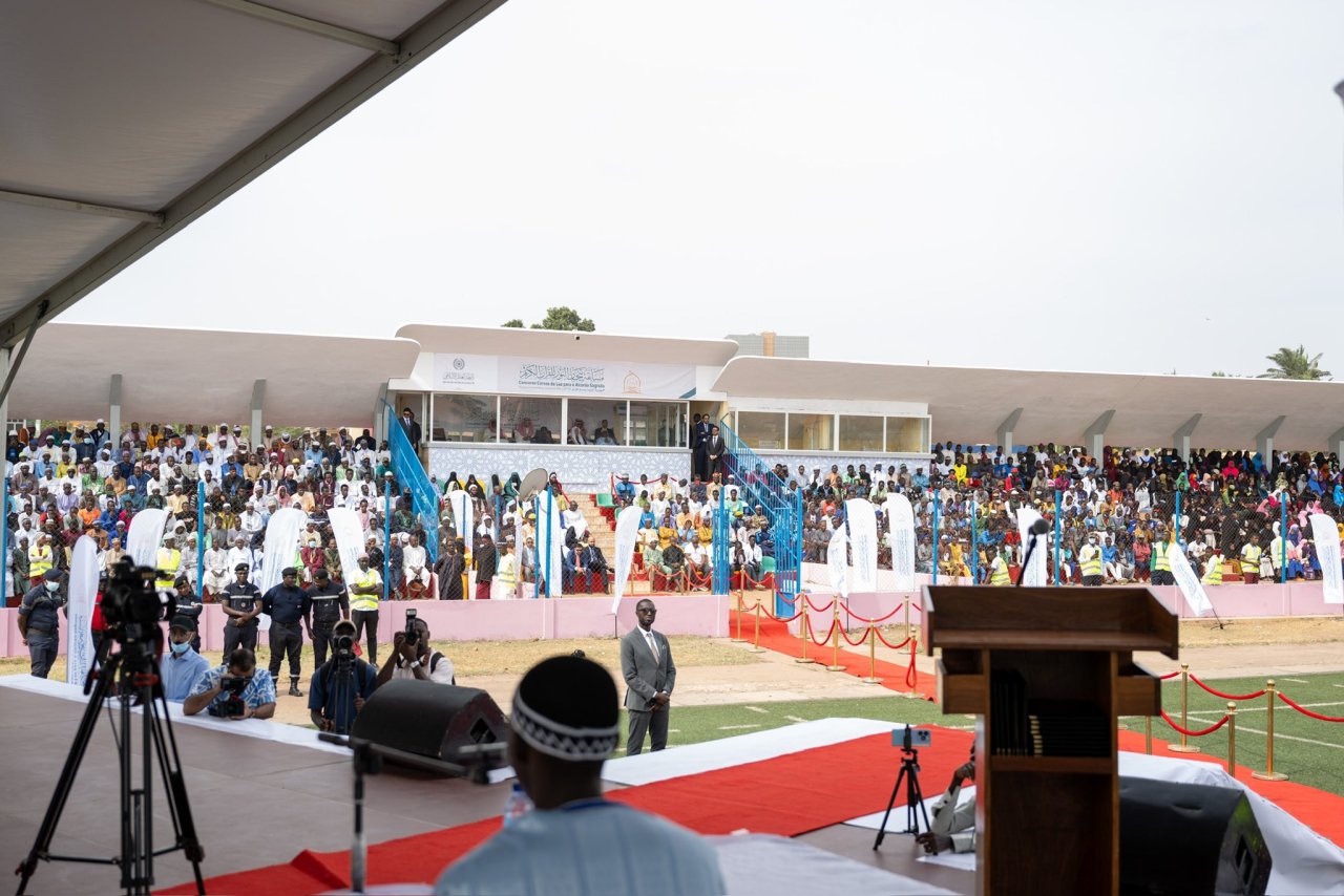 معالي الأمين العام، رئيس هيئة علماء المسلمين، فضيلة الشيخ د.⁧‫محمد العيسى‬⁩‬⁩، يدشن المسابقةَ القرآنية &quot;تيجان النور&quot; التي تنظمها ⁧‫رابطة العالم الإسلامي‬⁩ على مستوى الجمهورية