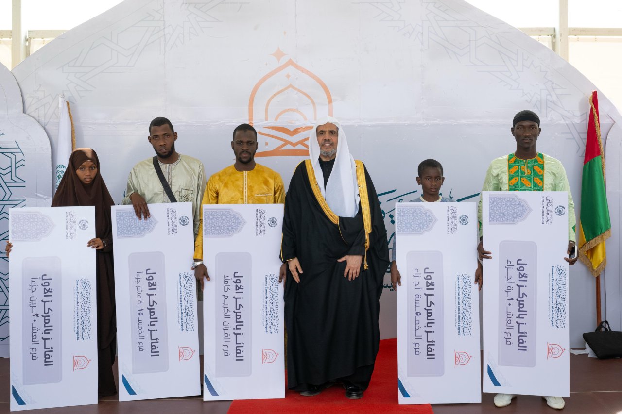 *رئيس غينيا بيساو وأمين عام رابطة العالم الإسلامي يدشّنان مسابقة &quot;تيجان النور القرآنية&quot; الأبرز من نوعها في الغرب الأفريقي*