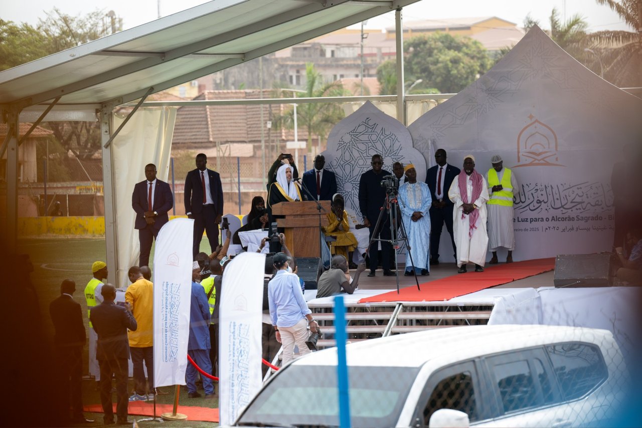 ‏لقطاتٌ من انطلاقة مسابقة ⁧‫رابطة العالم الإسلامي‬⁩ لحفظ القرآن الكريم على مستوى الغرب الأفريقي، في ملعب لينو كوريا، بعاصمة جمهورية &quot;غينيا بيساو&quot;